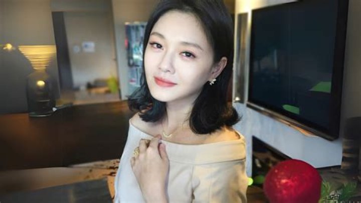 Meet The Actor's Leading Lady